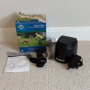 PetSafe Stay & Play Compact Wireless Fence Kit - Black